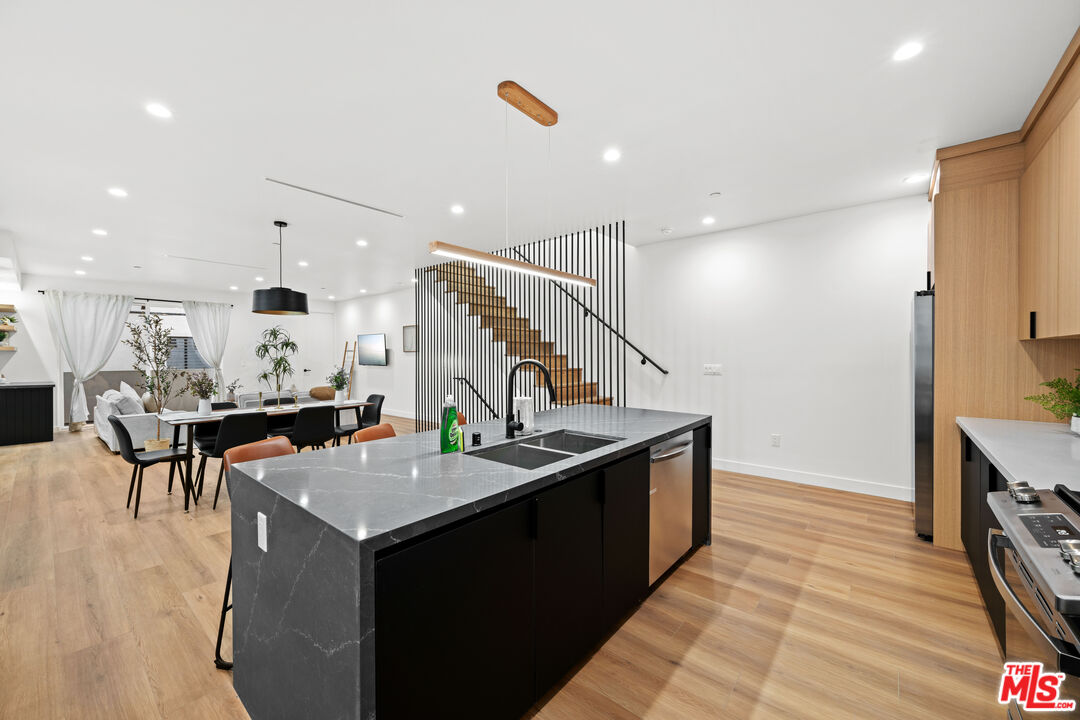 841 N Mccadden Place Unit B — photo