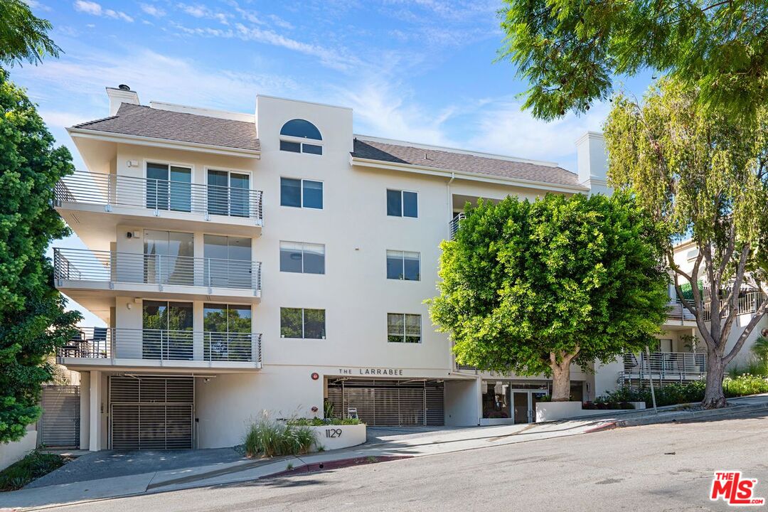 1129 Larrabee St Unit 11 — photo