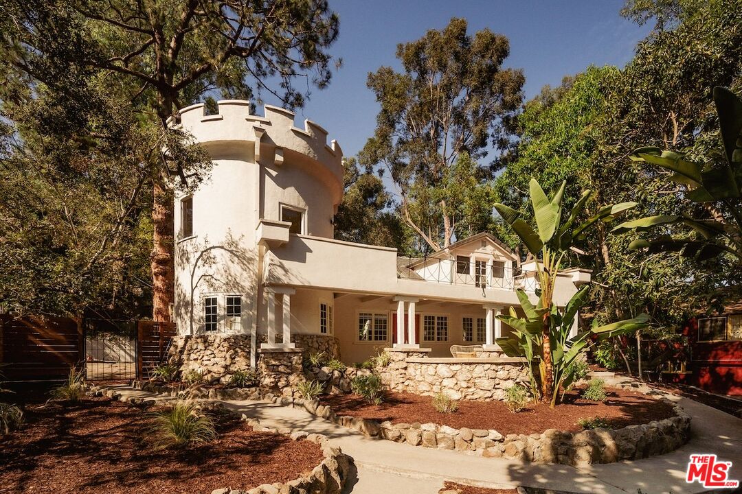 8337 Lookout Mountain Ave — photo
