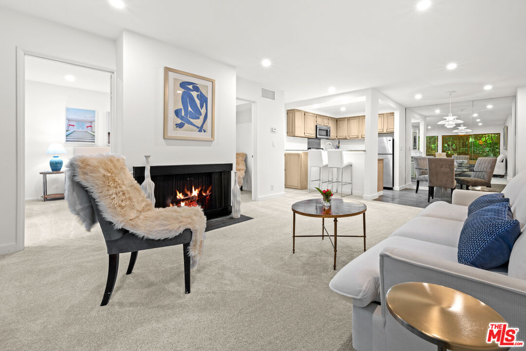950 N Kings Rd Unit 209 — photo