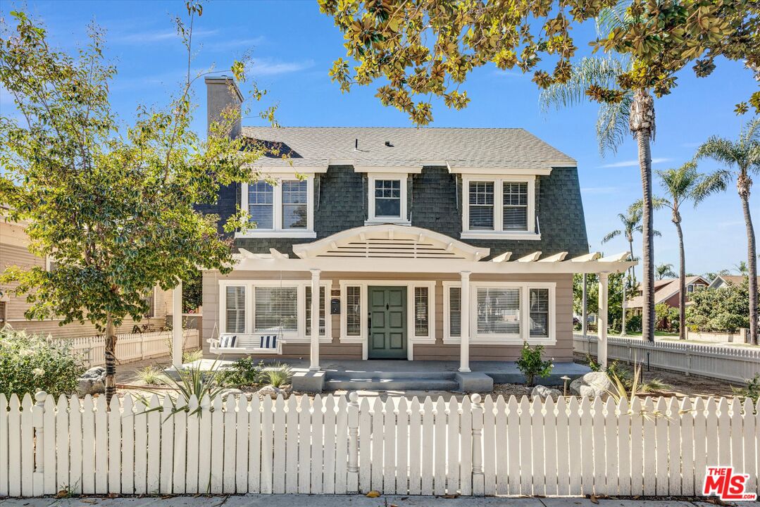 325 N Olive St — photo