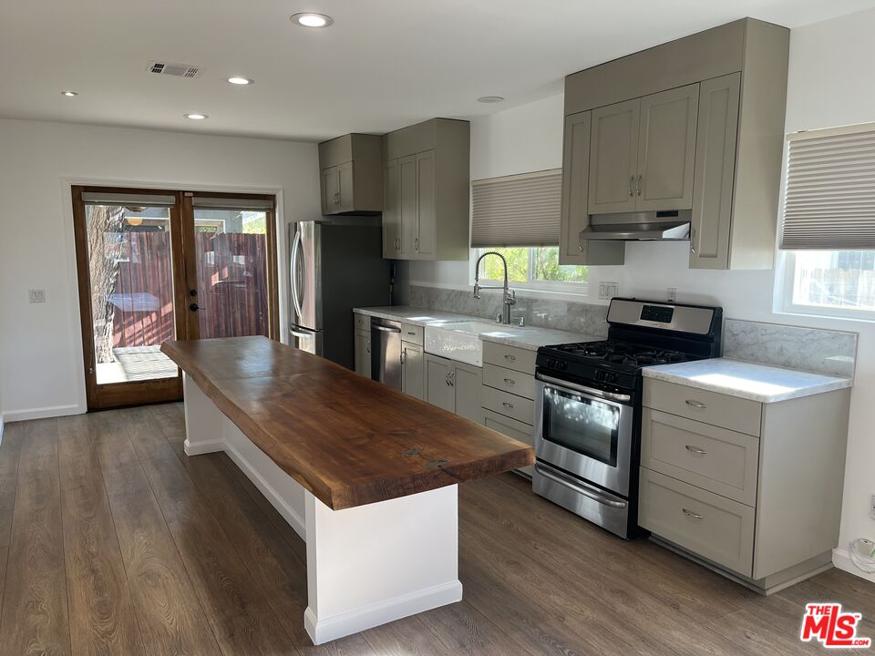 2338 Riverdale Ave — photo