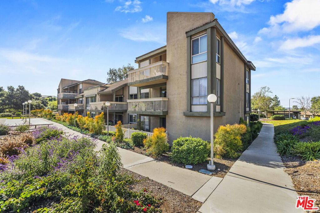 824 Pinetree Circle 14 — photo