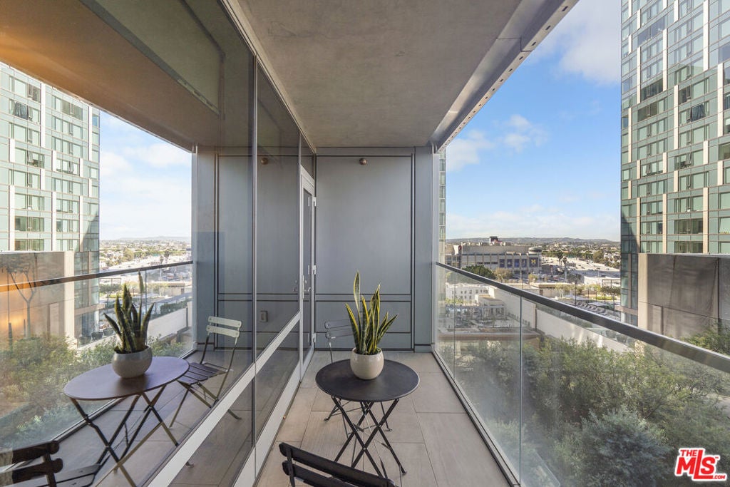 877 Francisco Street 1116 — photo