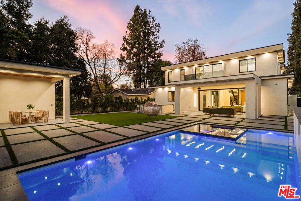 12952 Huston Street — photo