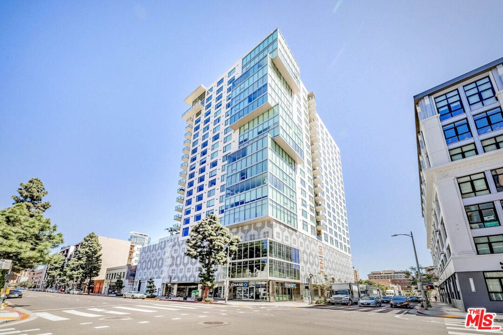 1050 S Grand Avenue 905 — photo