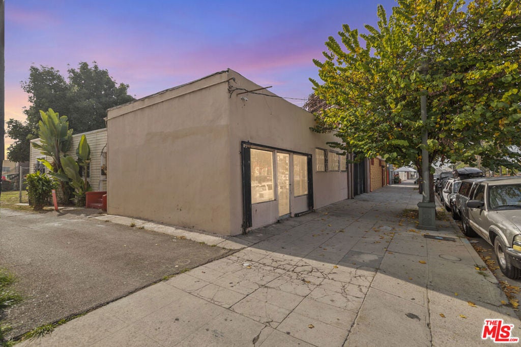 1814 N Broadway — photo
