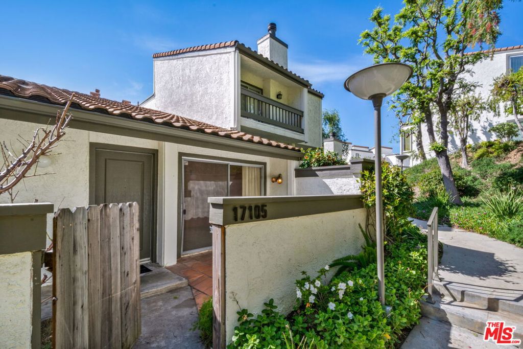 17105 Palisades Circle — photo