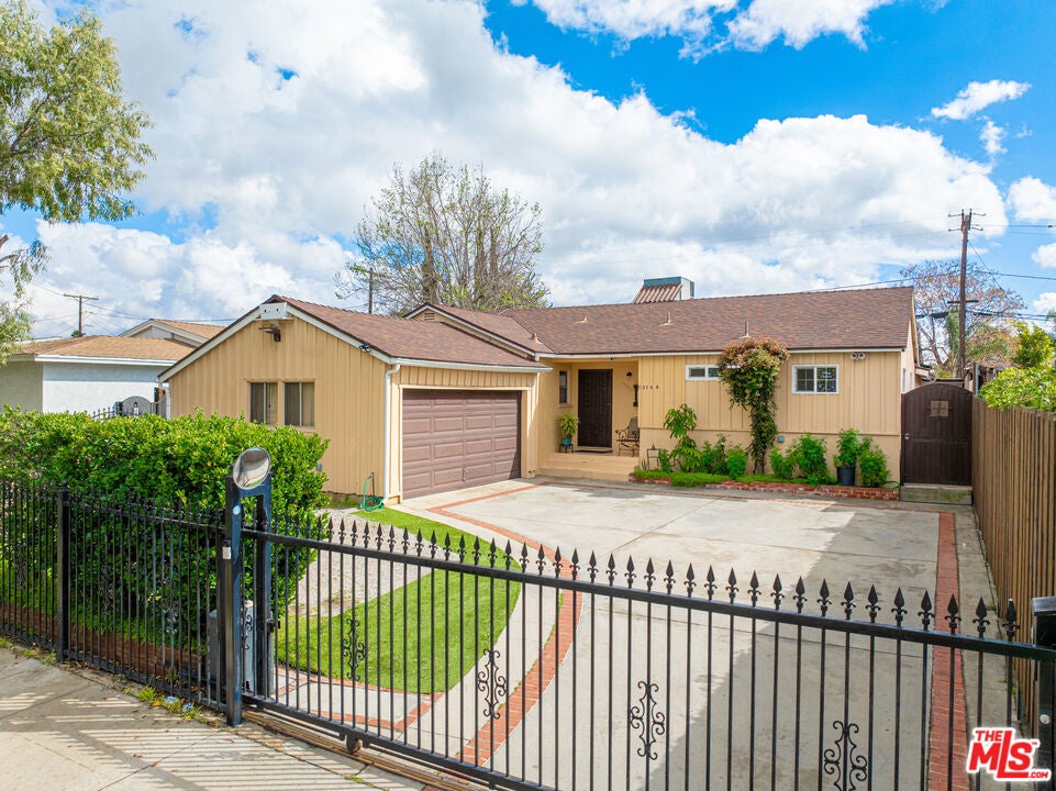 13748 Sunburst Street — photo