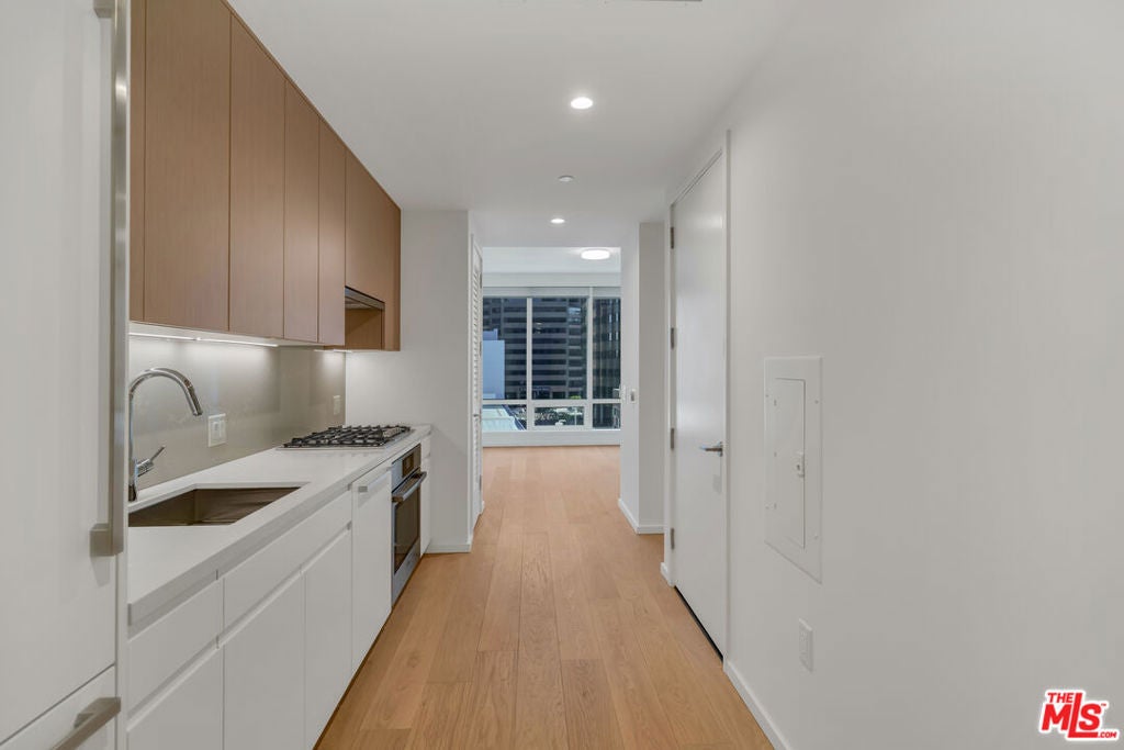 877 Francisco Street 1121 — photo