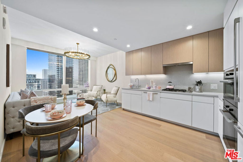 877 Francisco Street 2305 — photo