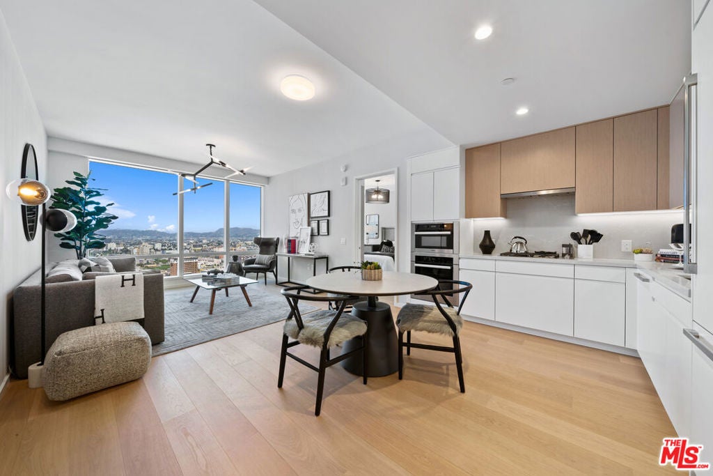 877 Francisco Street 2212 — photo