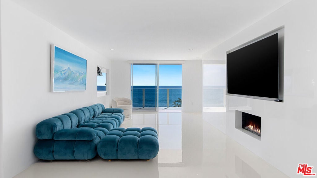 22548 Pacific Coast Highway 203 — photo
