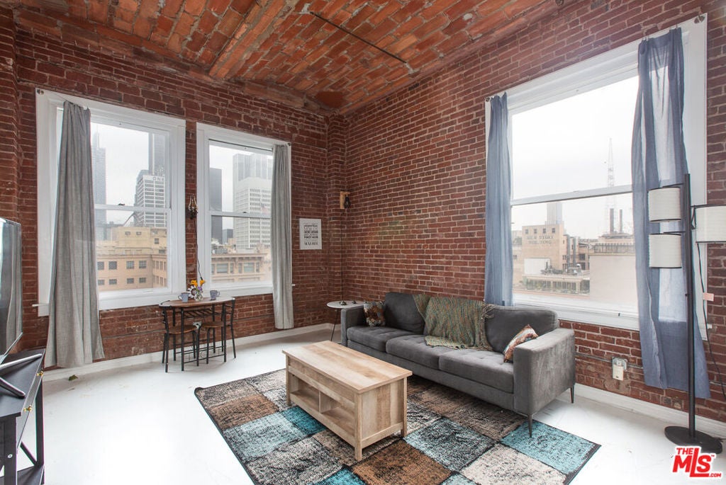 215 W 7th Street 1301 — photo