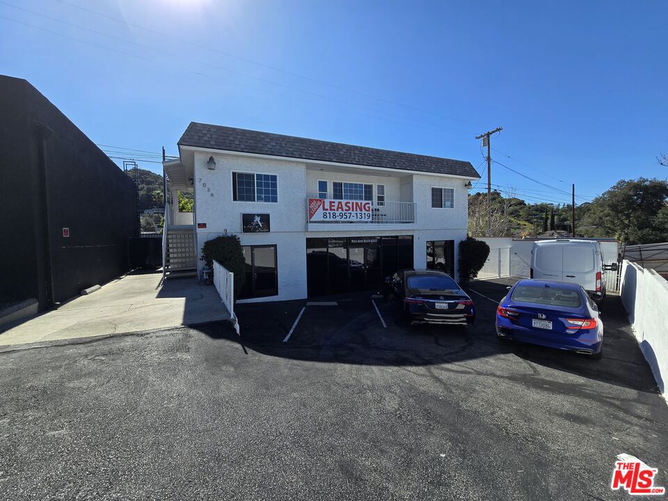 7036 Foothill Boulevard C — photo