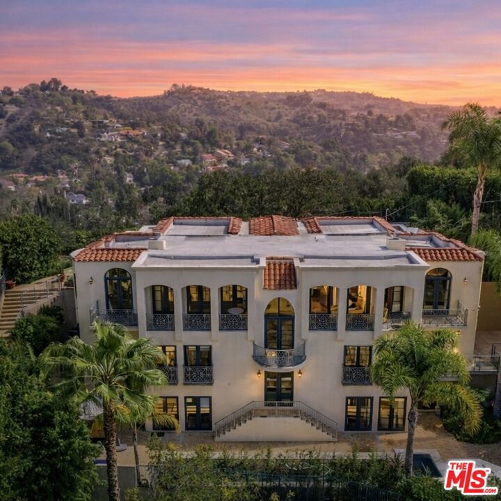 3110 Benedict Canyon Drive — photo