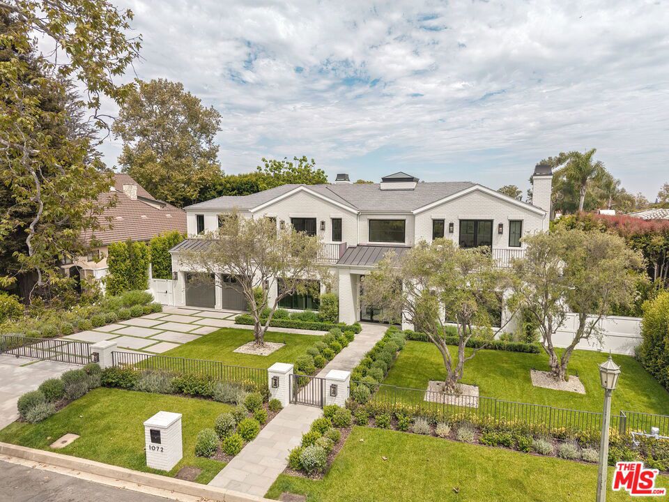 1072 Amalfi Drive — photo