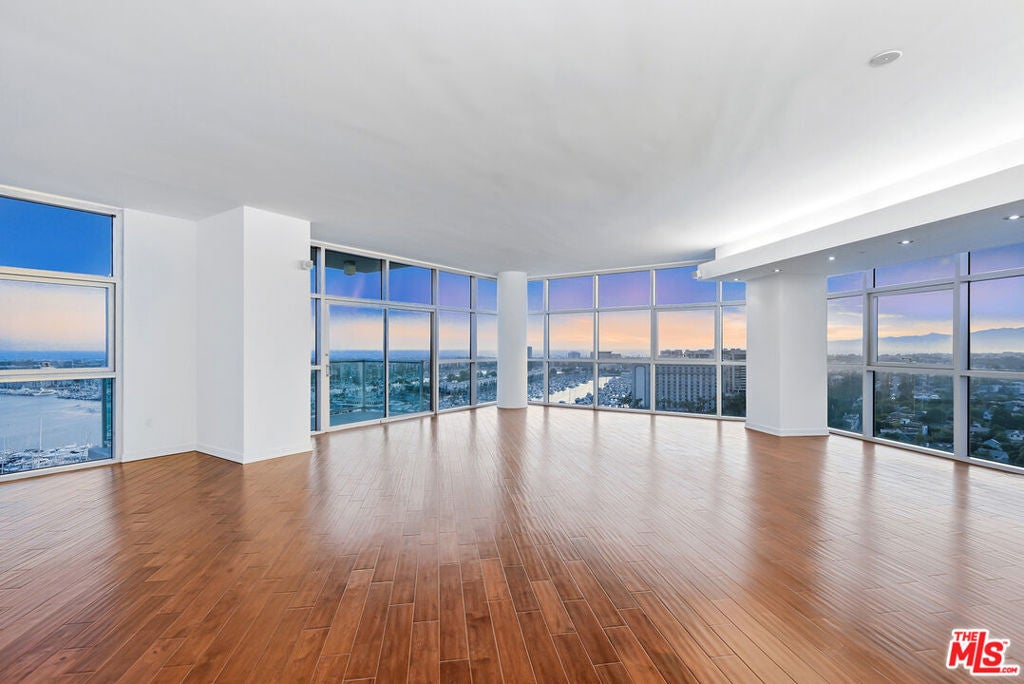 13700 Marina Pointe Drive 1903 — photo