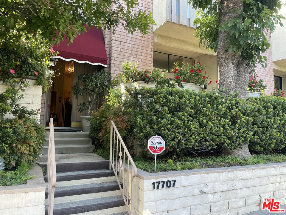 17707 Magnolia Boulevard — photo