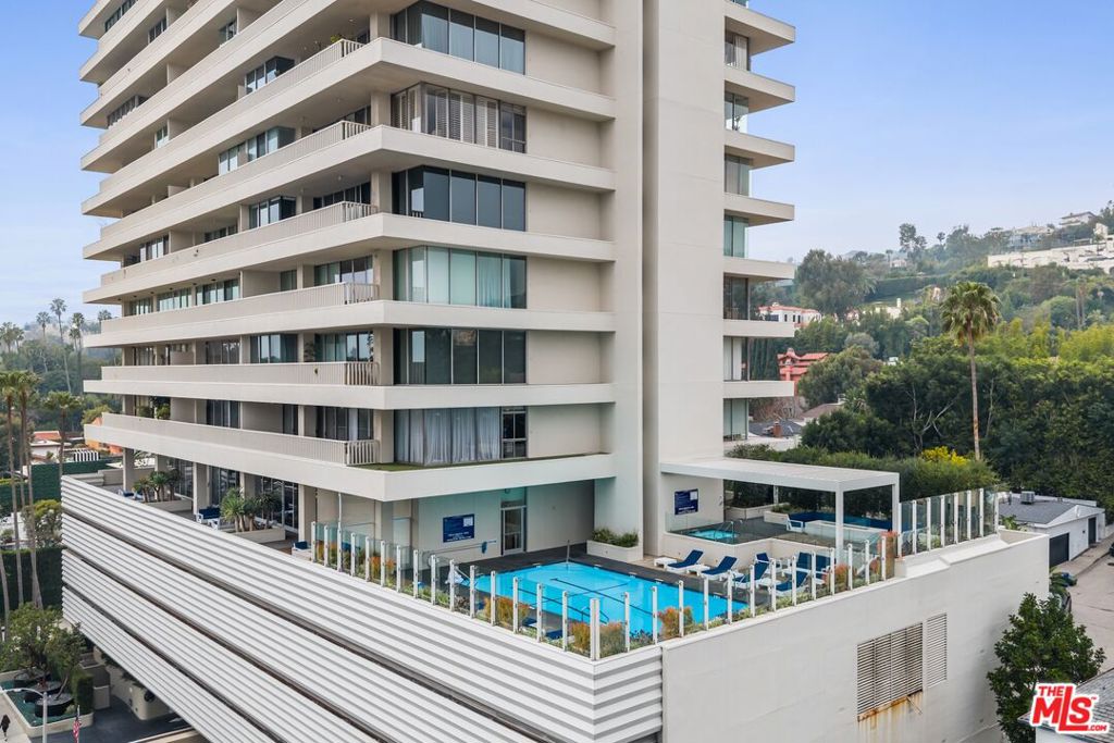 9255 Doheny Road 703 — photo