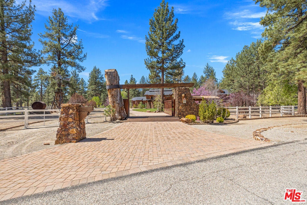 35849 Butterfly Peak Road — photo