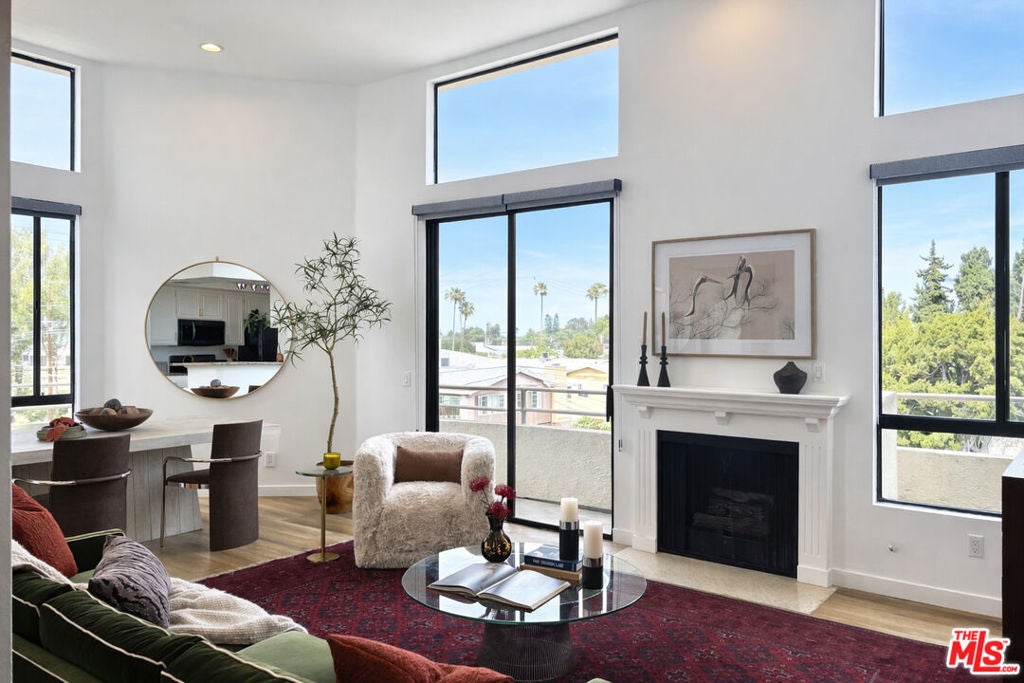 13920 Moorpark Street 308 — photo
