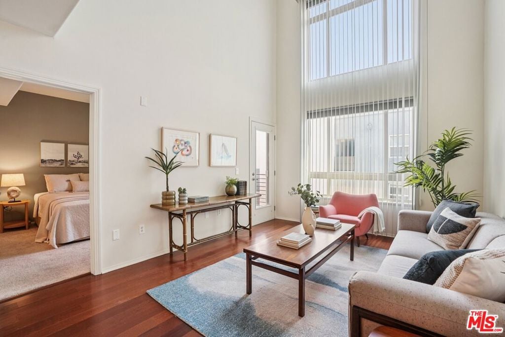100 S Alameda Street 432 — photo