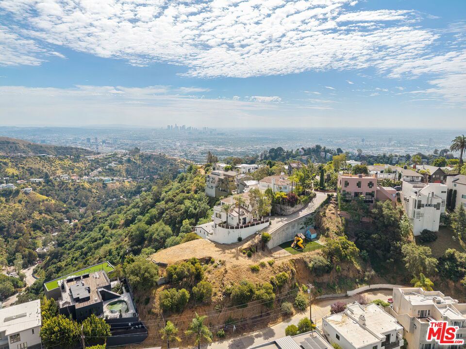 2131 Kew Drive — photo