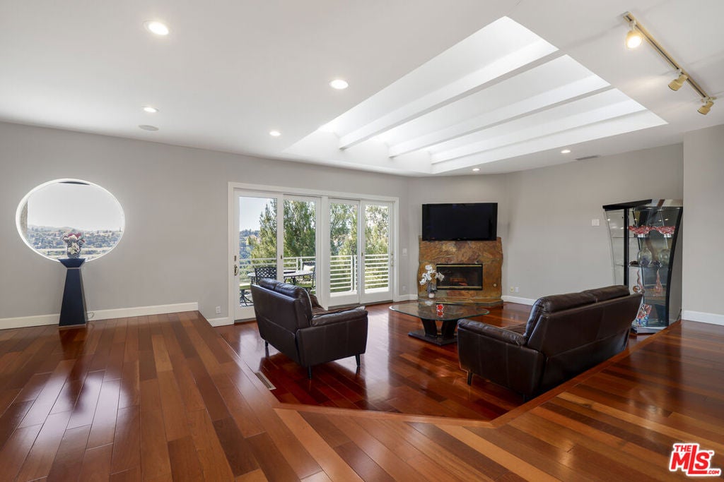 5045 Calatrana Drive — photo