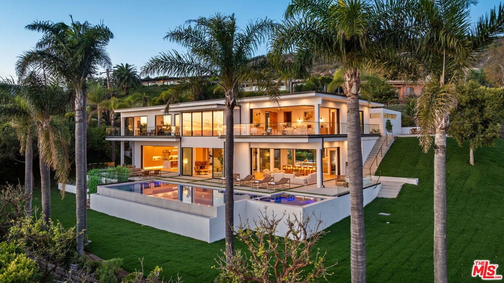 4732 Avenida Del Mar — photo