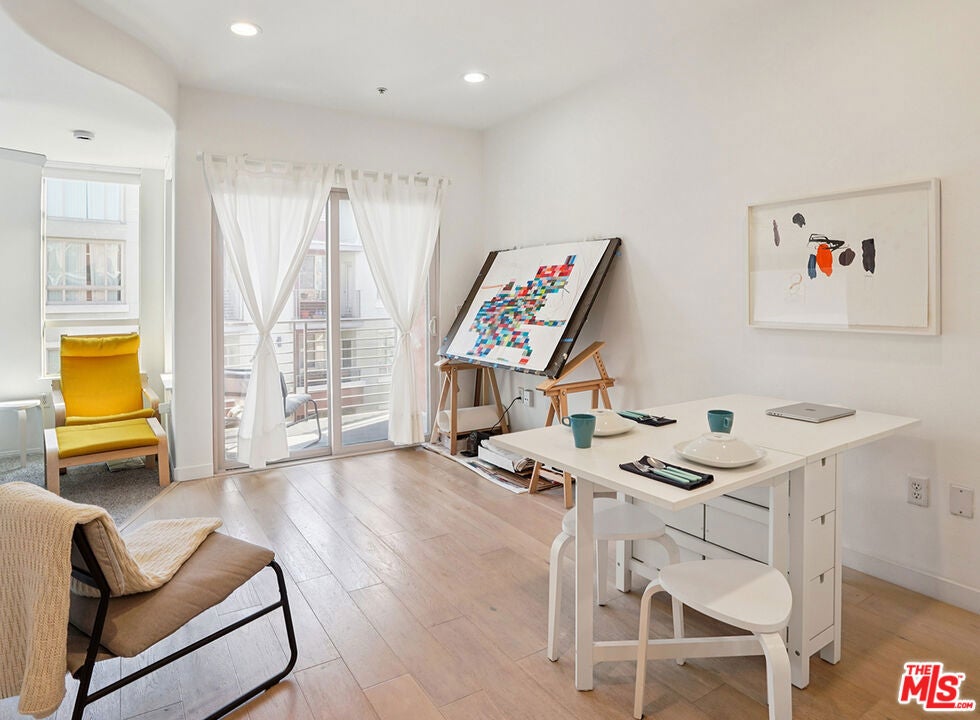 100 S Alameda Street 419 — photo