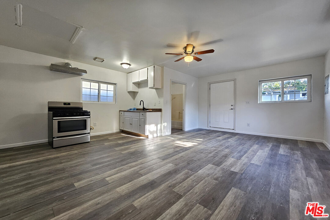 19759 Roscoe Blvd (Adu) — photo