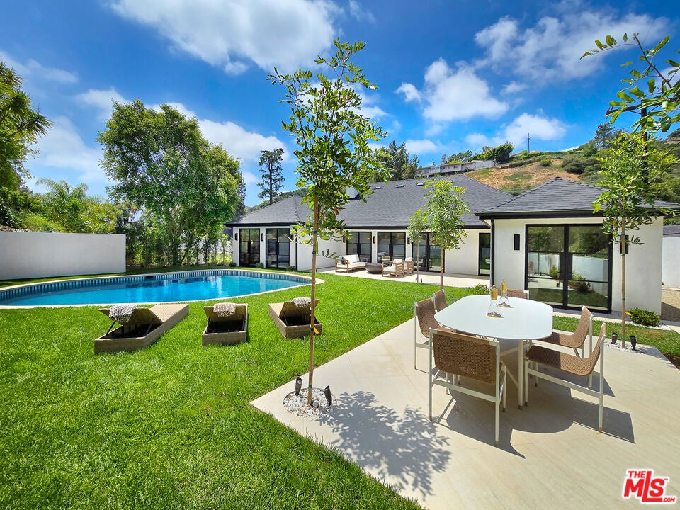 2288 Coldwater Canyon Drive — photo