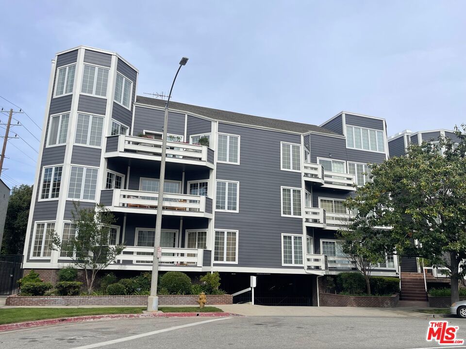 1840 Veteran Avenue 106 — photo