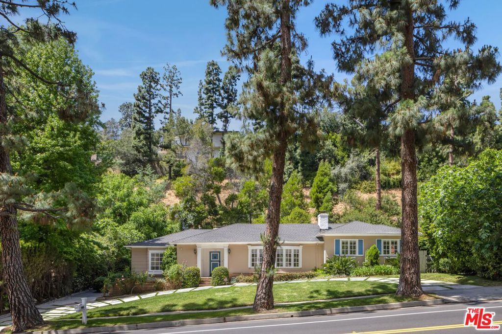 1165 Coldwater Canyon Drive — photo