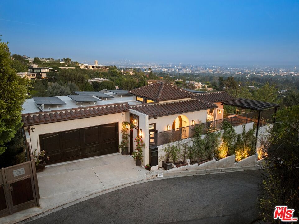 1380 Summitridge Place — photo