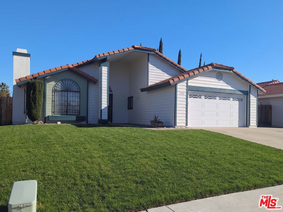 37058 Waterman Avenue — photo