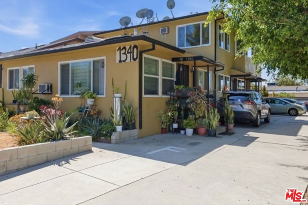 1340 E Broadway C — photo