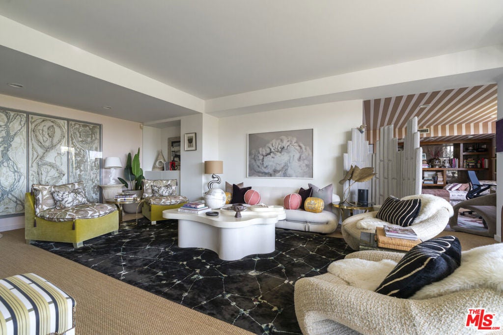 818 N Doheny Drive 302 — photo