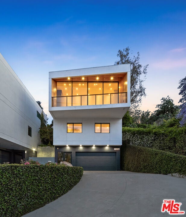 2412 Riverside Drive — photo