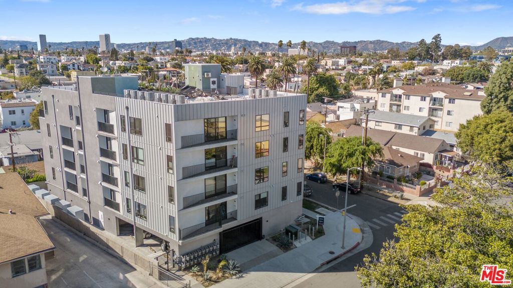 4506 Dockweiler Street 301 — photo