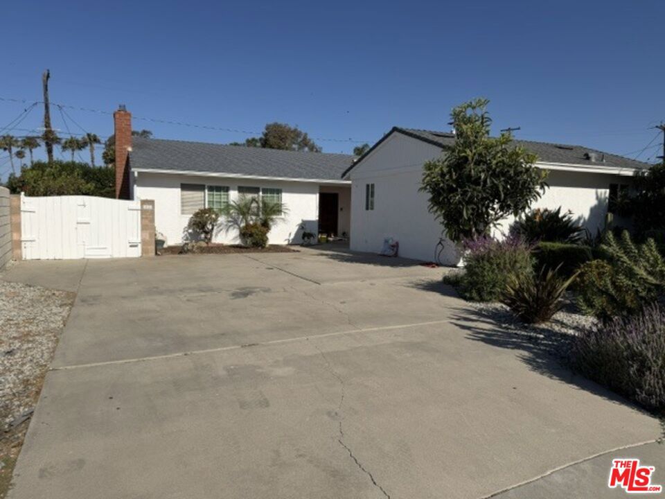 1051 Gill Avenue — photo