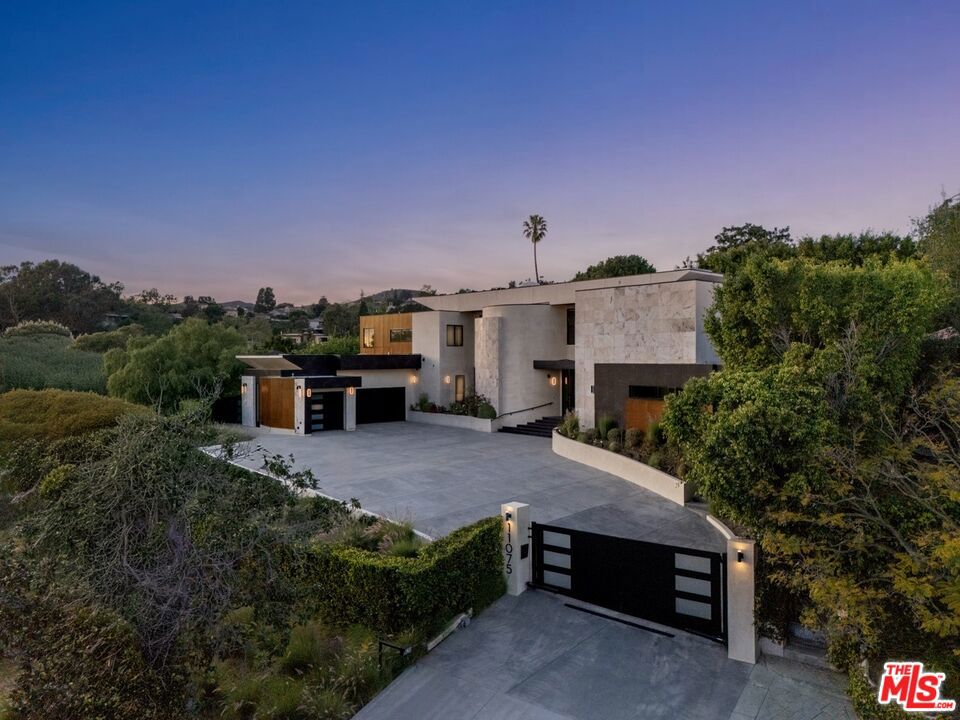 11075 W Sunset Boulevard — photo