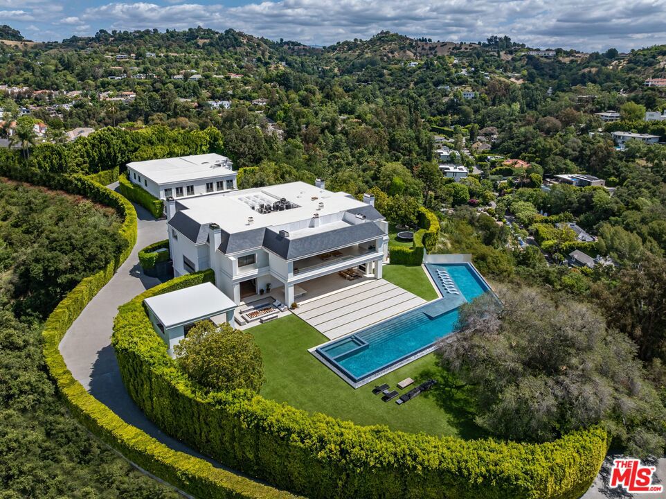 2571 Wallingford Drive — photo