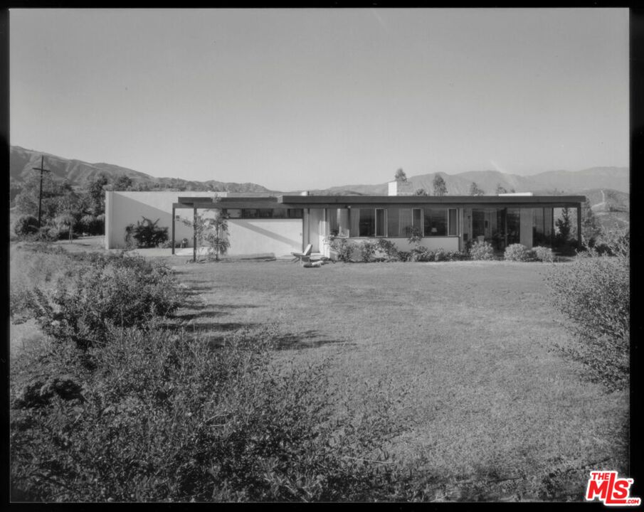 17728 Ridgeway Rd, Granada Hills, CA 91344 — photo 2