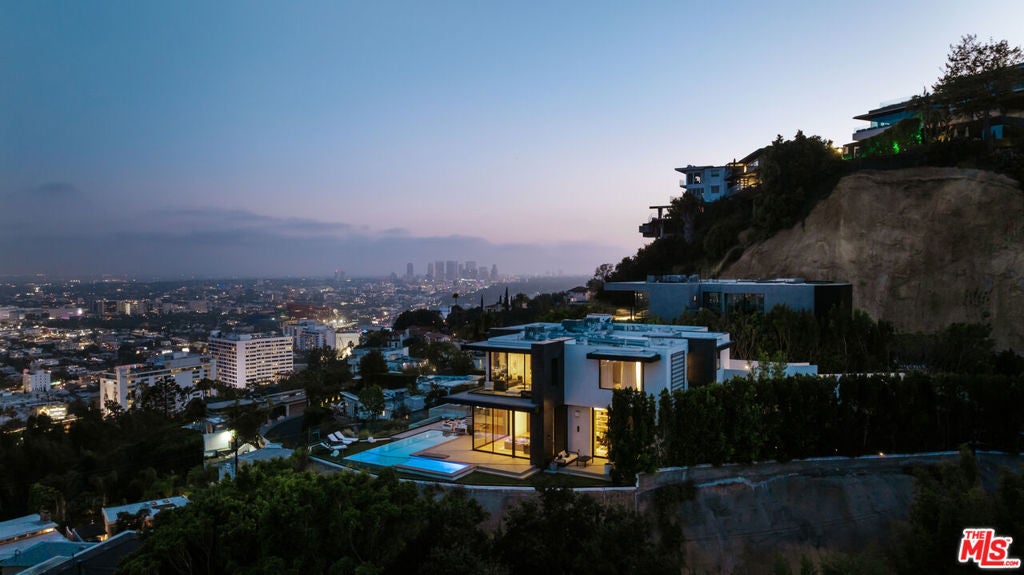 8366 Sunset View Drive — photo