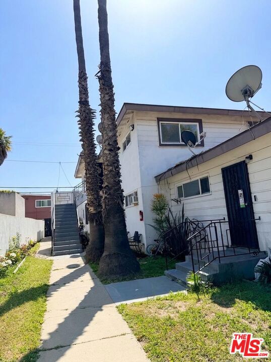 10218 Darby Avenue 3 — photo