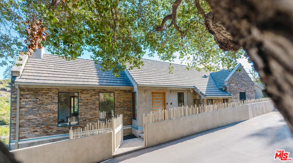 10110 Cielo Drive — photo