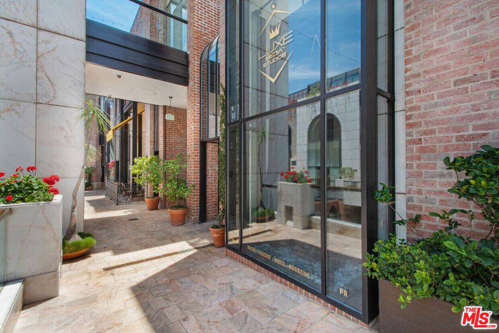 421 N Rodeo Drive S-1 — photo
