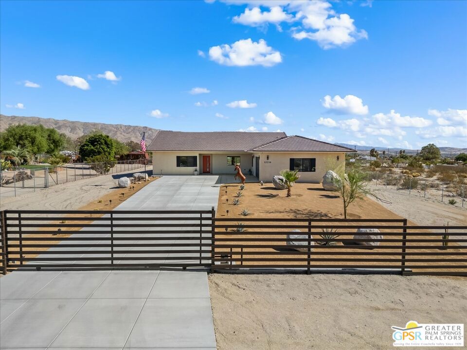12216 Dave Avenue — photo